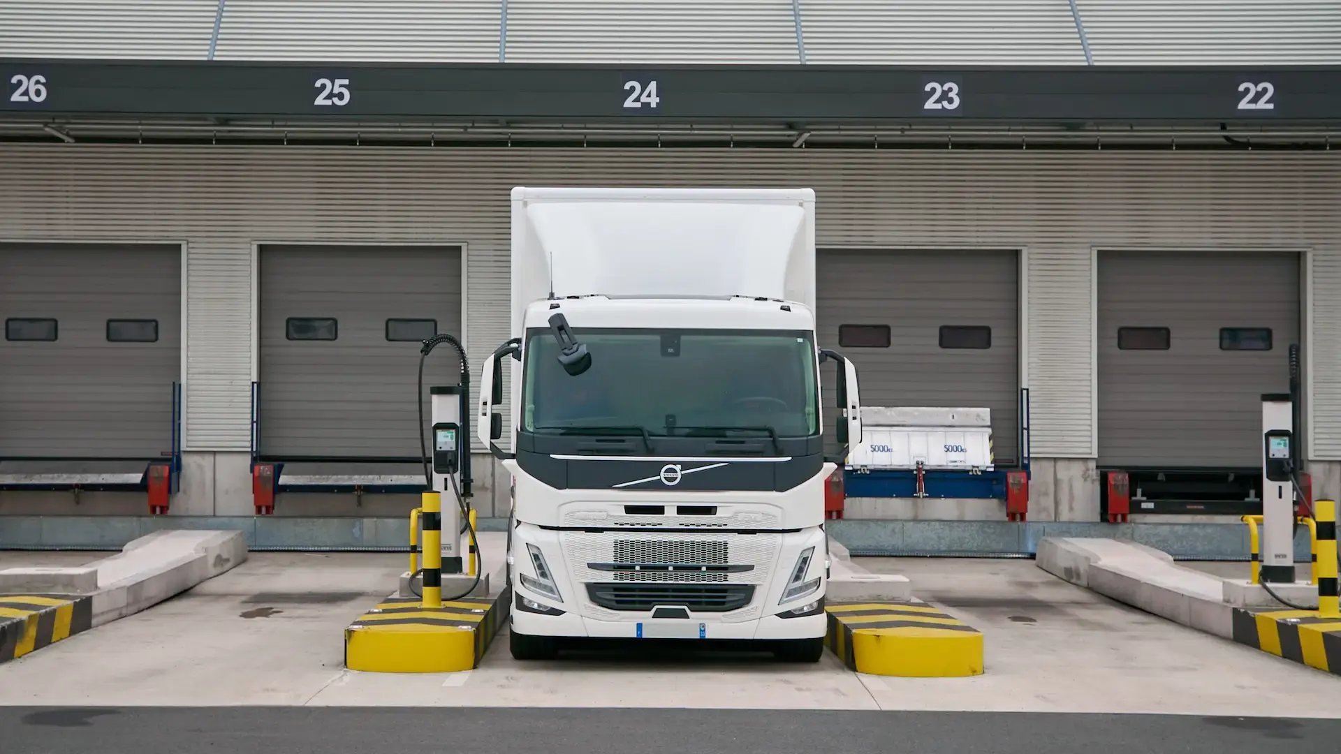 Gt solutions Volvo Truck charging at Kempower Satellite at depot