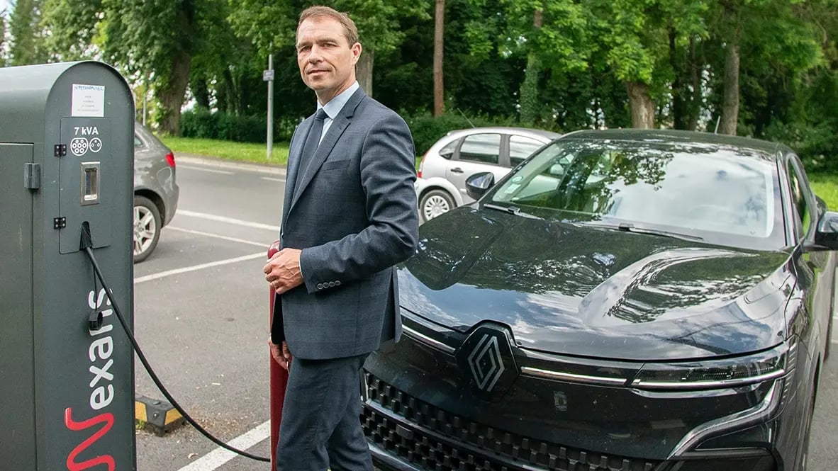 mayor of villers semeuse in front of black car charging