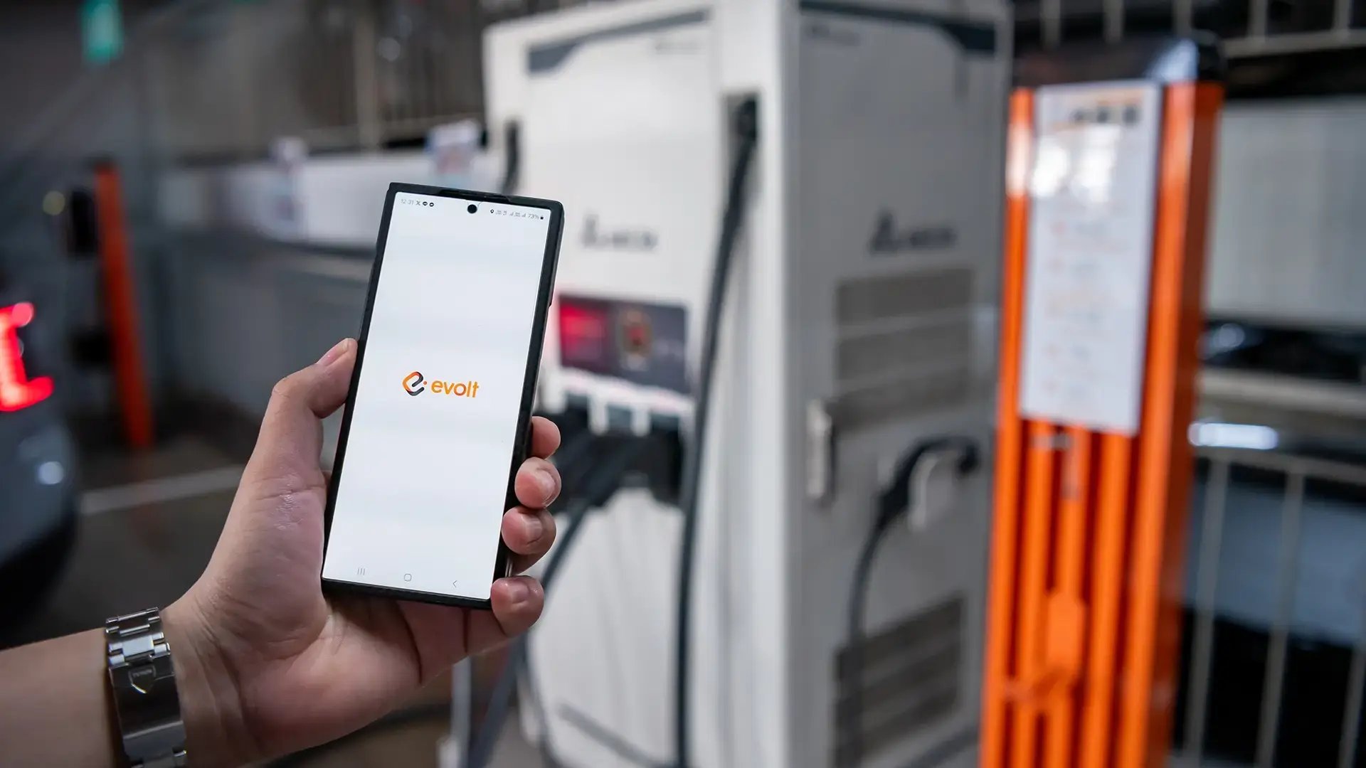 evolt-app-mobile-phone-dc-charger