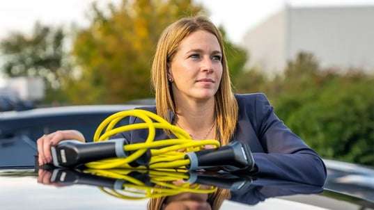 frey-aurelie-allier-with-charging-cable