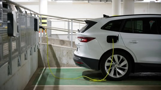 scandic-white-suv-charging-at-ac-charger
