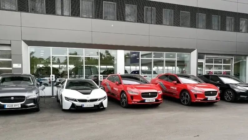 sports-car-center-line-of-cars-ac-chargers
